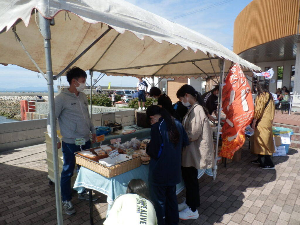 地域行事参加の様子（青空市）