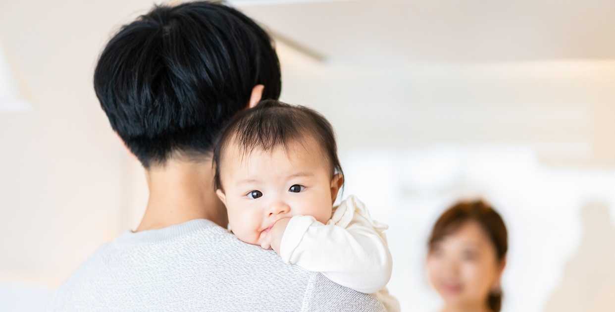 子どもの誤飲・窒息事故を防ぐ工夫!万が一の時の受診の目安と対処とは